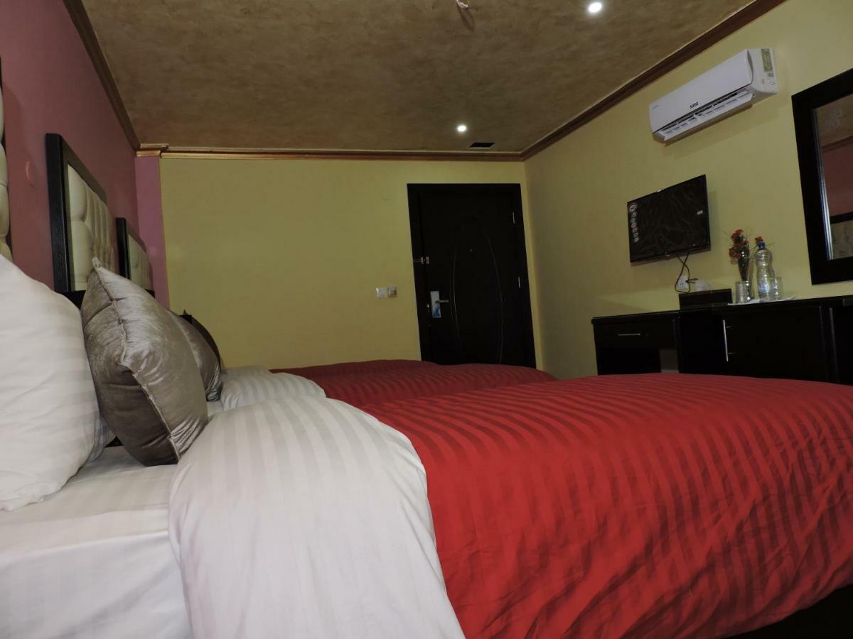 Valentine Inn Luxury ワディ・ムーサ エクステリア 写真